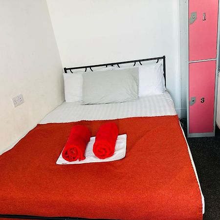 Backpackers Blackpool Hotel & Suites Exterior photo