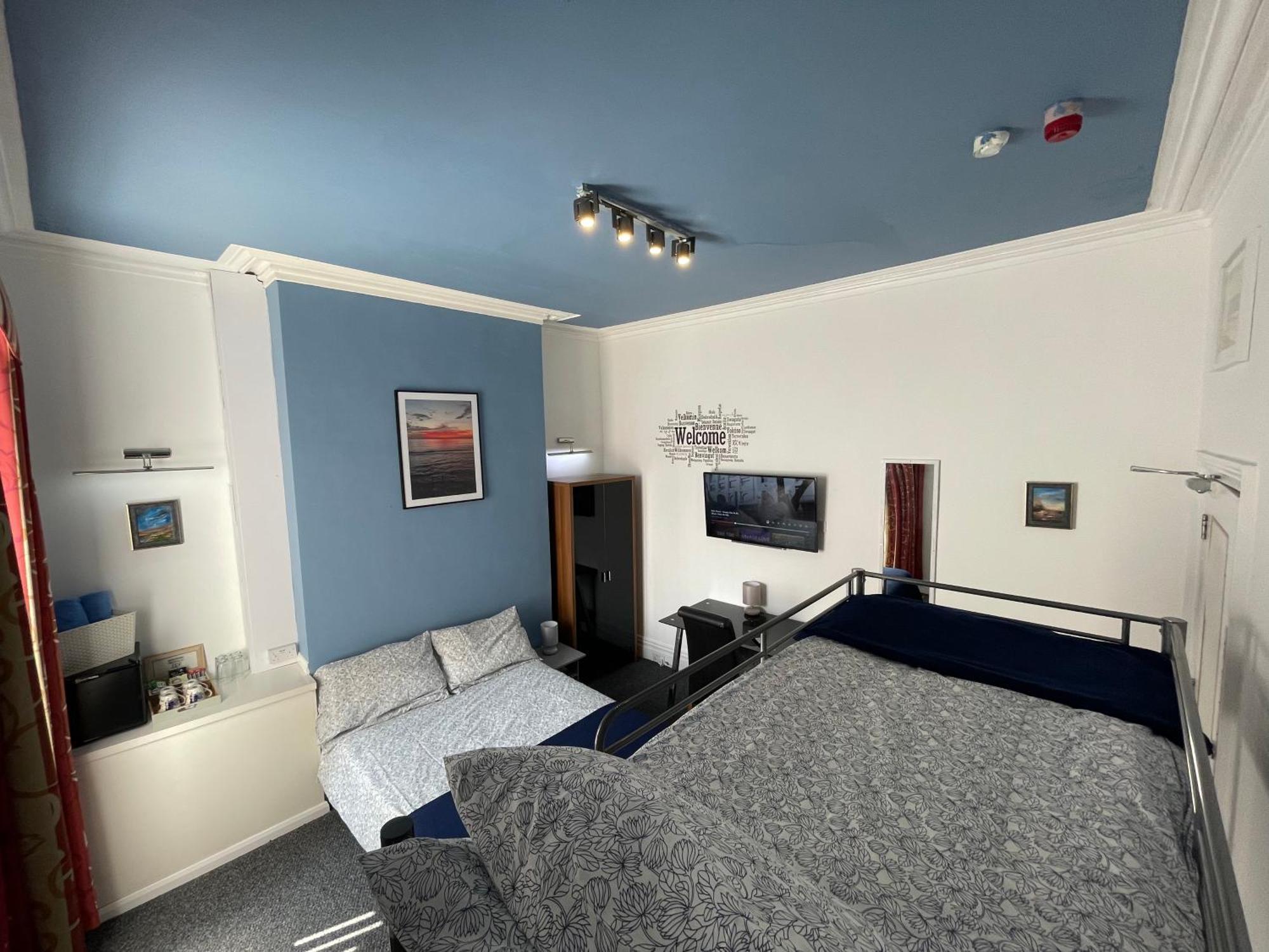 Backpackers Blackpool Hotel & Suites Exterior photo
