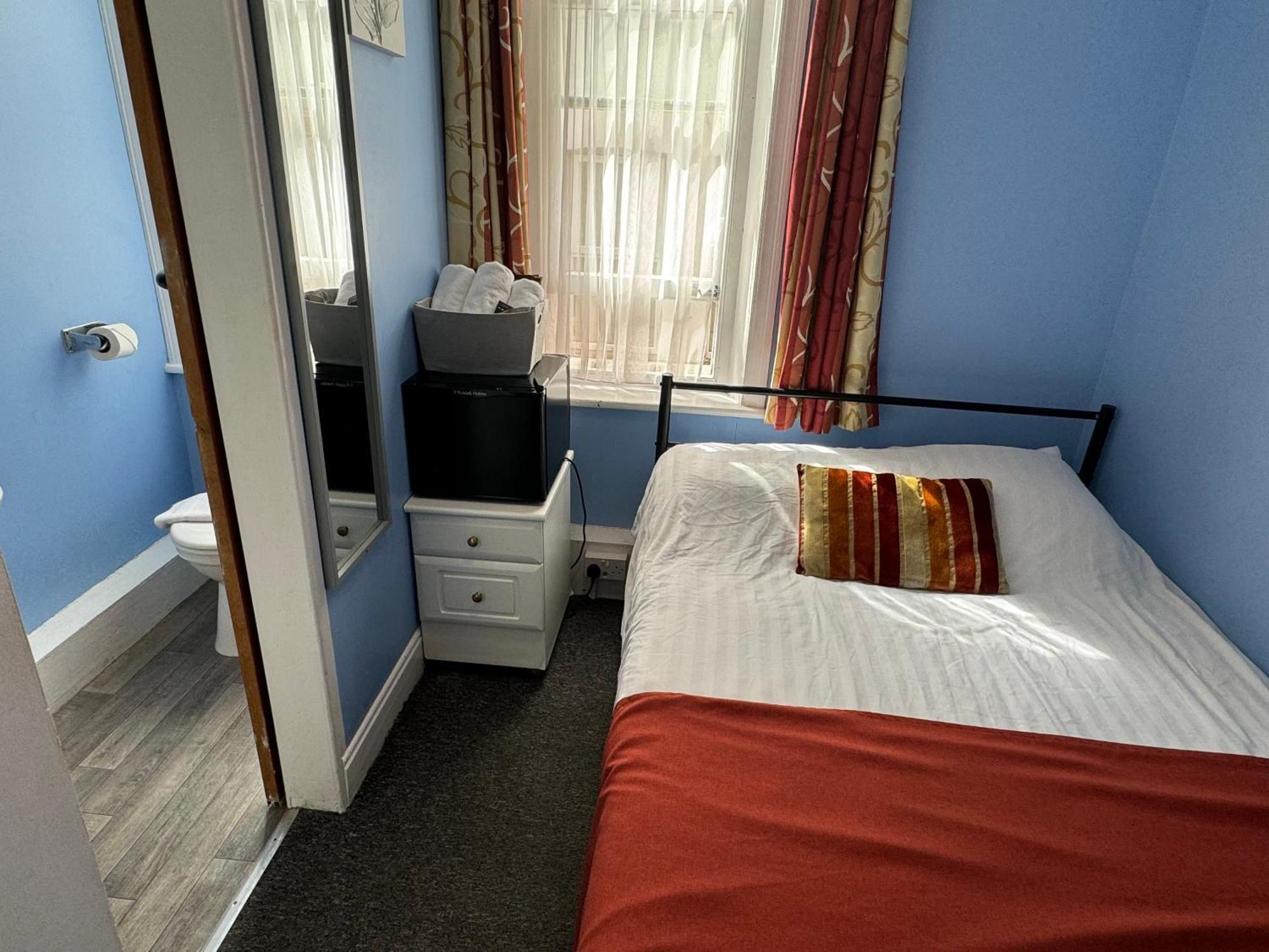 Backpackers Blackpool Hotel & Suites Exterior photo