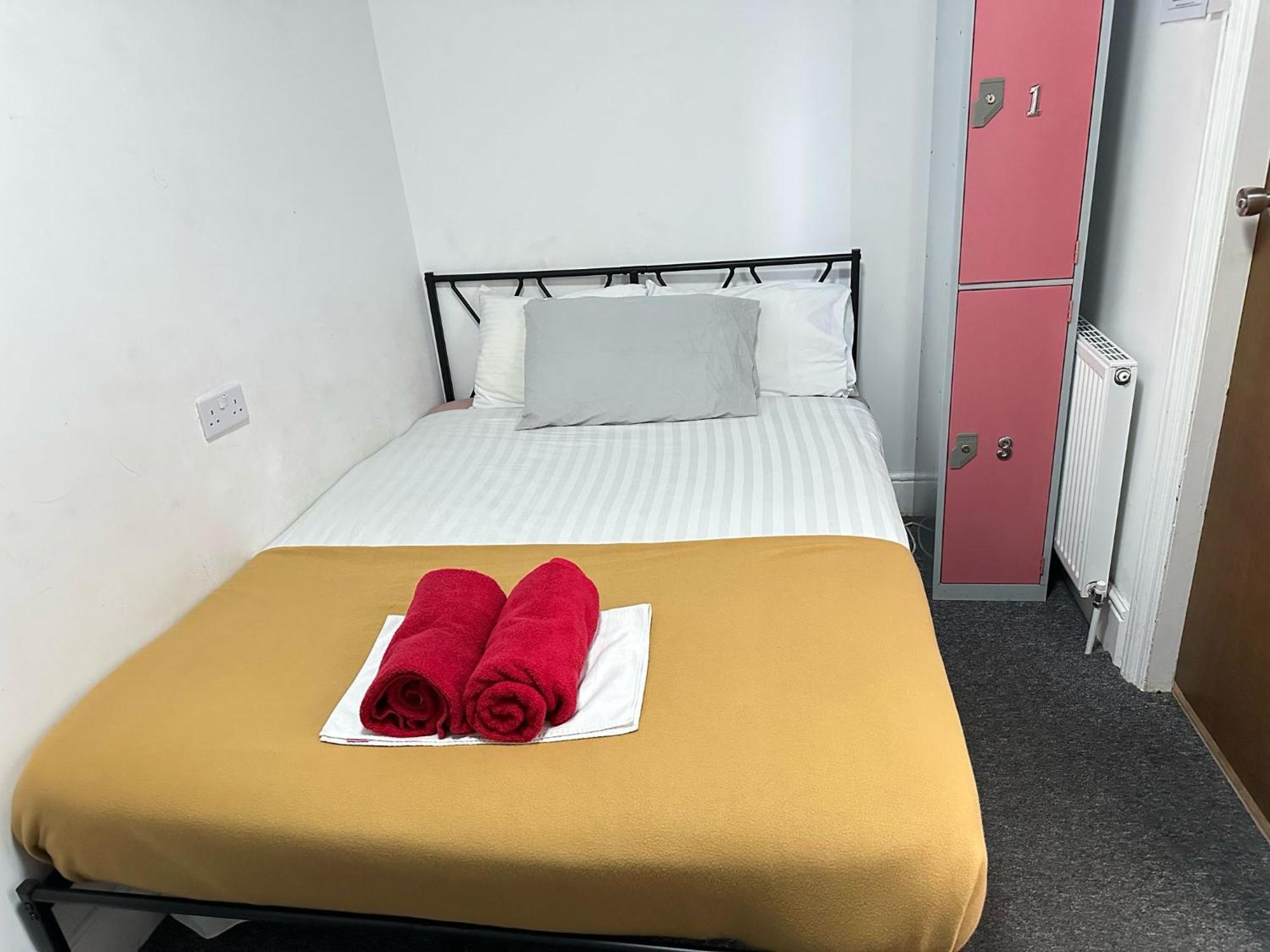 Backpackers Blackpool Hotel & Suites Exterior photo