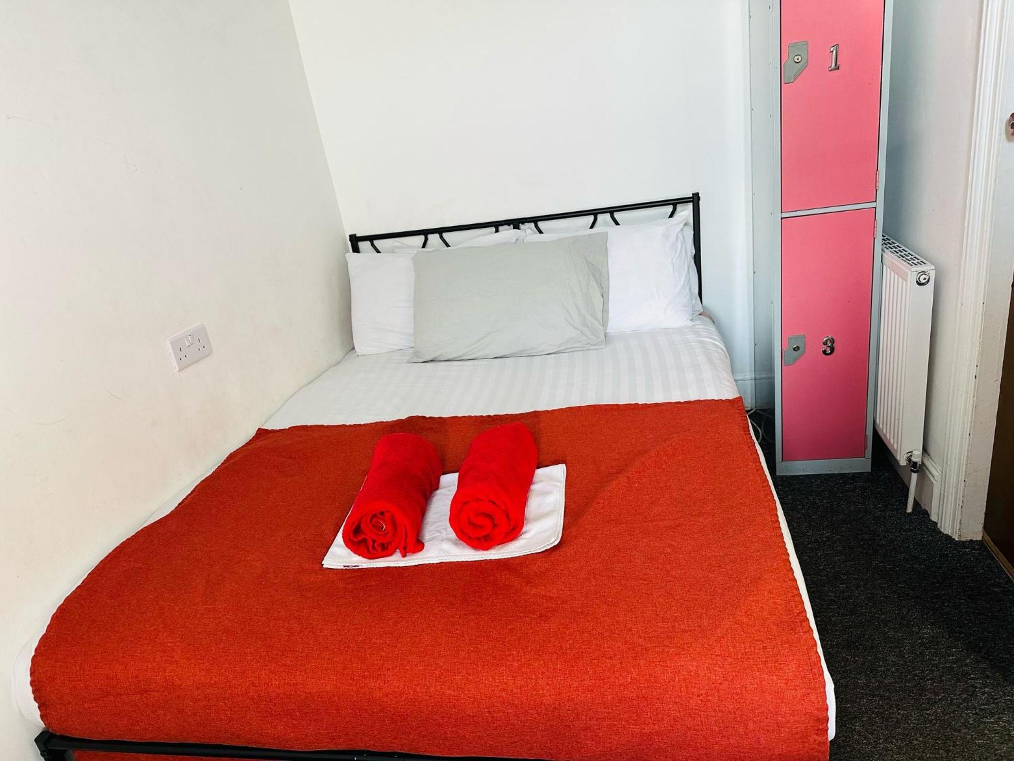Backpackers Blackpool Hotel & Suites Exterior photo