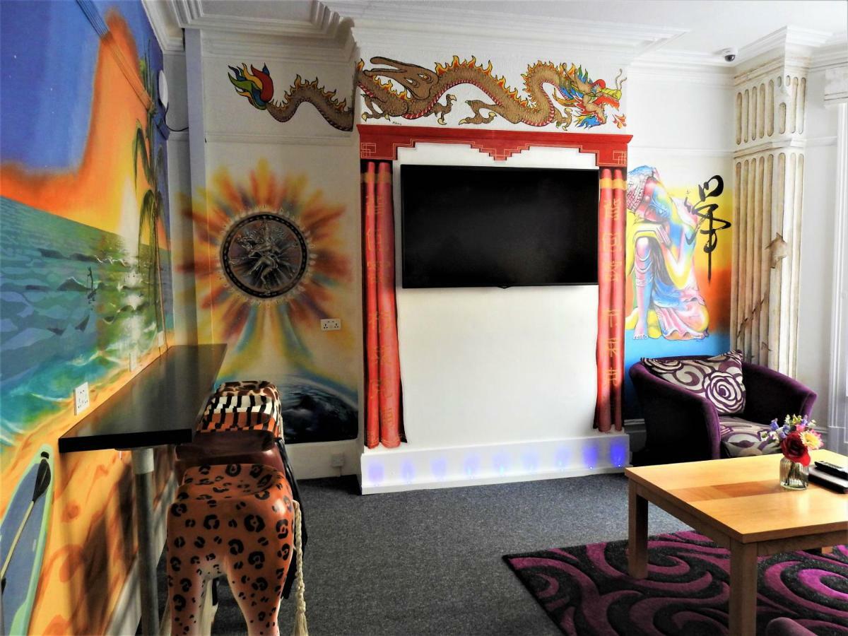 Backpackers Blackpool Hotel & Suites Exterior photo
