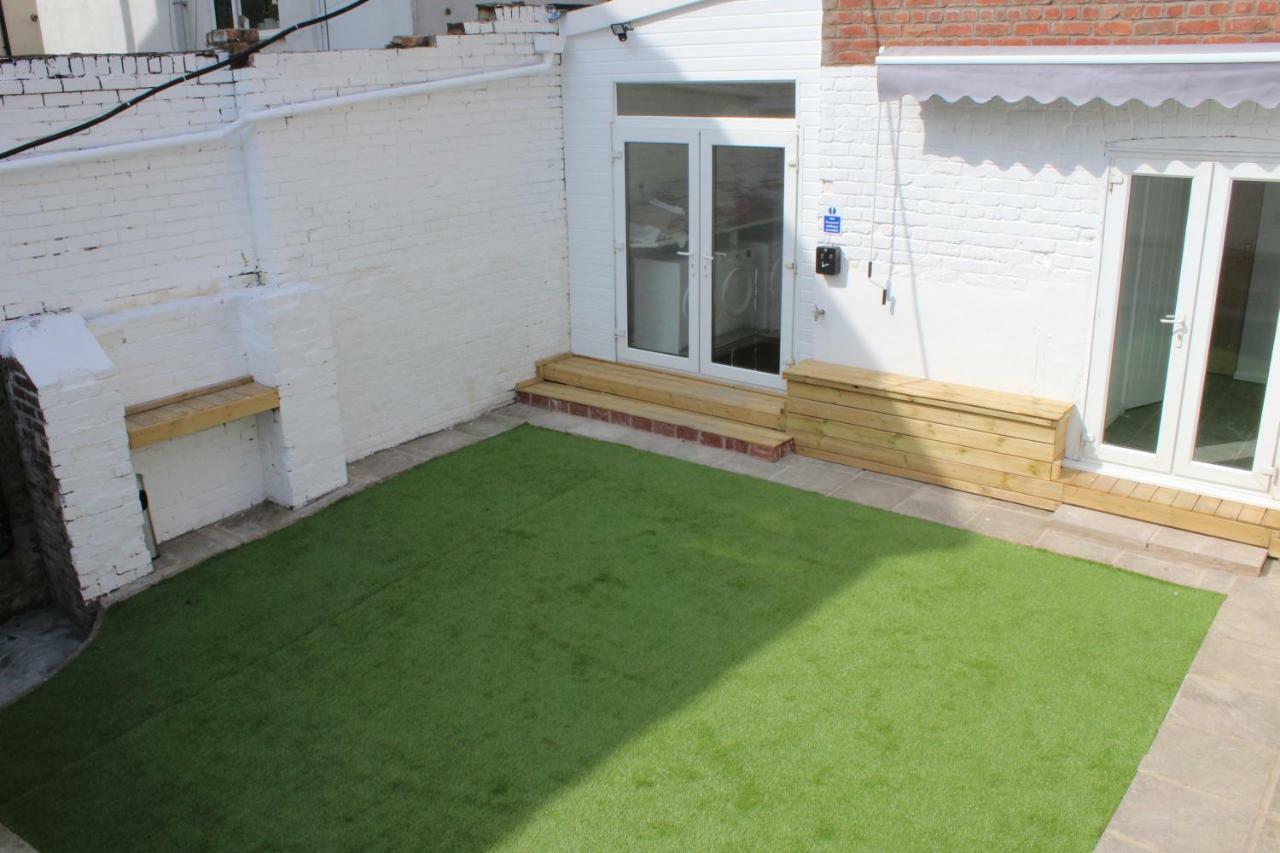 Backpackers Blackpool Hotel & Suites Exterior photo