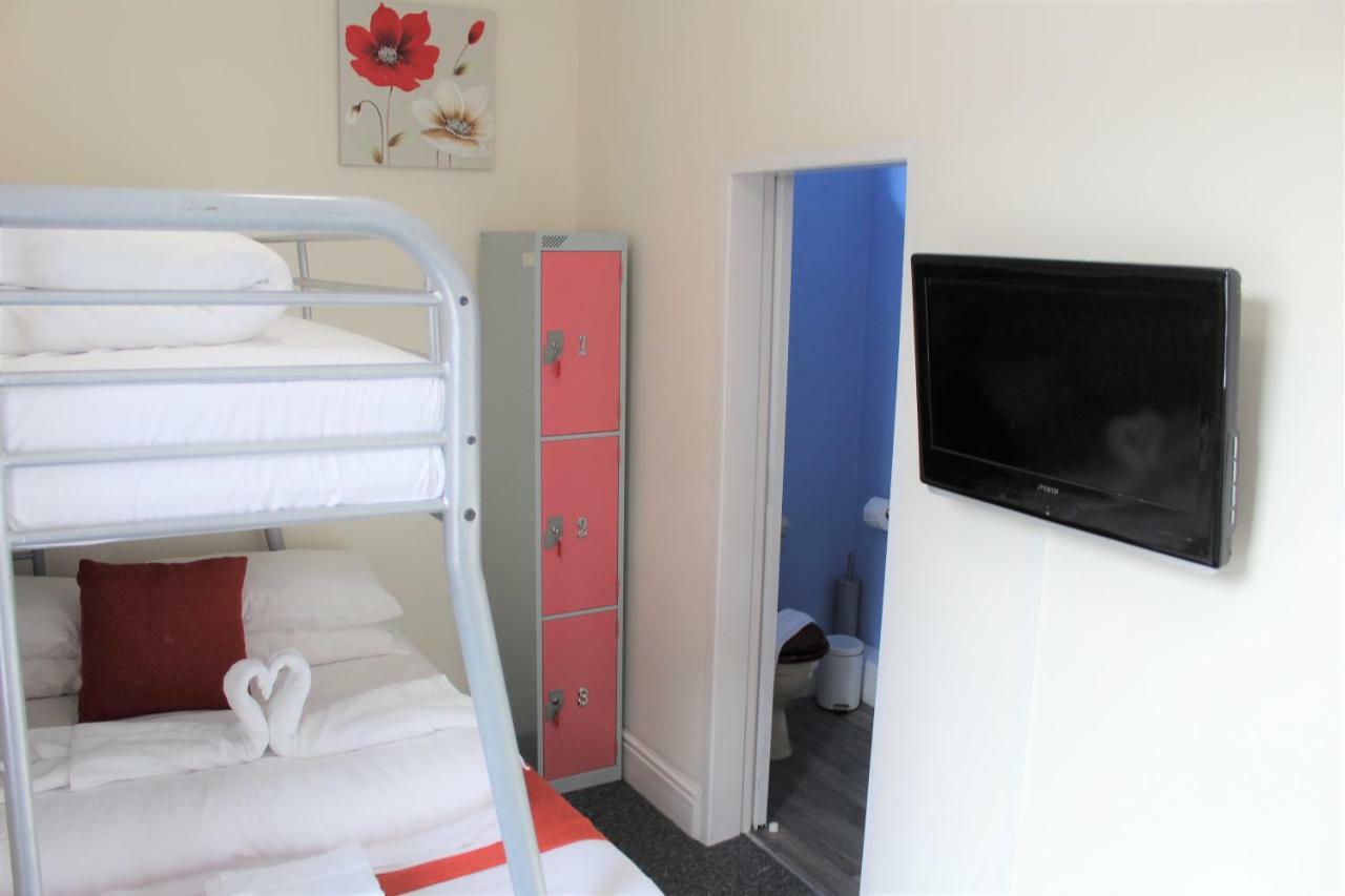 Backpackers Blackpool Hotel & Suites Exterior photo